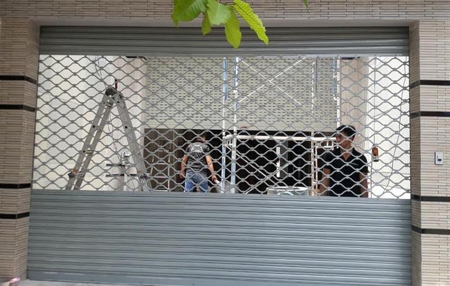 Hùng Dũng sửa cửa cuốn chuyên nghiệp với đội ngũ nhân viên giỏi